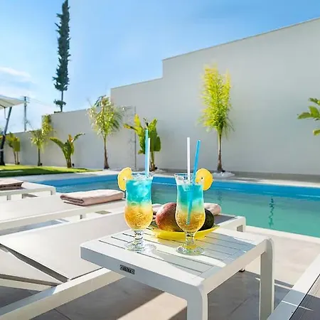 Book Now For A Refined And Unforgettable !