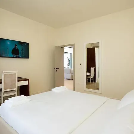Book Now For A Refined And Unforgettable ! Affittacamere